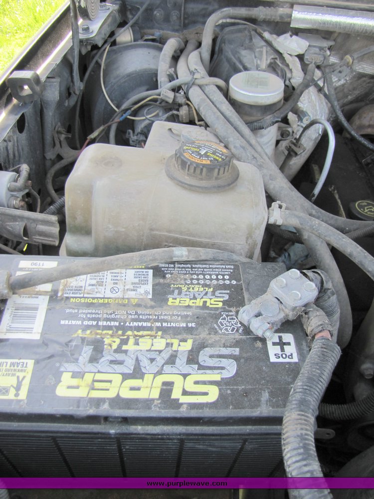 image for item 3277 1996 Ford F350 flatbed pickup