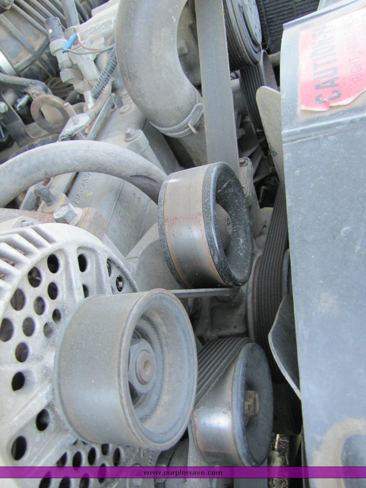 image for item 3277 1996 Ford F350 flatbed pickup