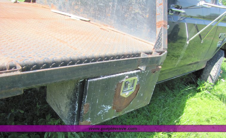 image for item 3277 1996 Ford F350 flatbed pickup