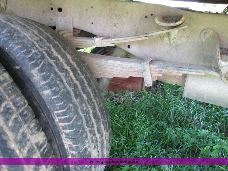 image for item 3277 1996 Ford F350 flatbed pickup