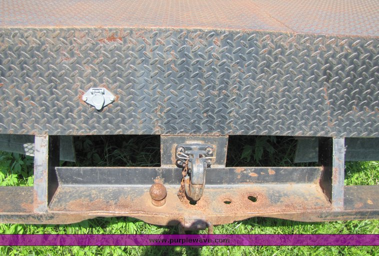 image for item 3277 1996 Ford F350 flatbed pickup