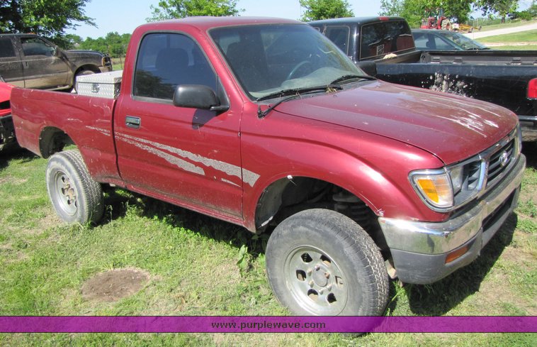 image for item 3283 1996 Toyota Tacoma pickup