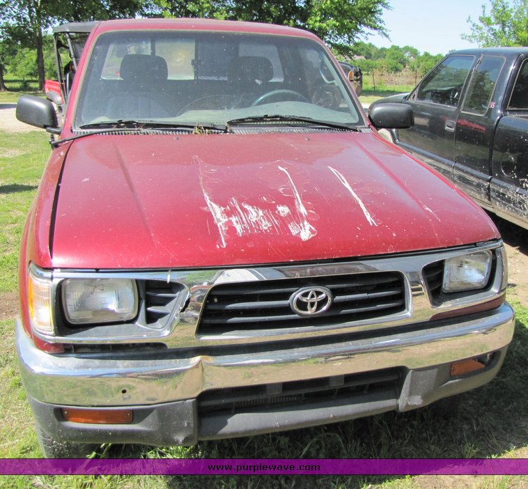 image for item 3283 1996 Toyota Tacoma pickup