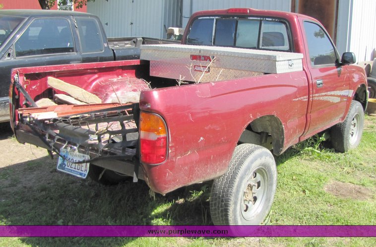 image for item 3283 1996 Toyota Tacoma pickup