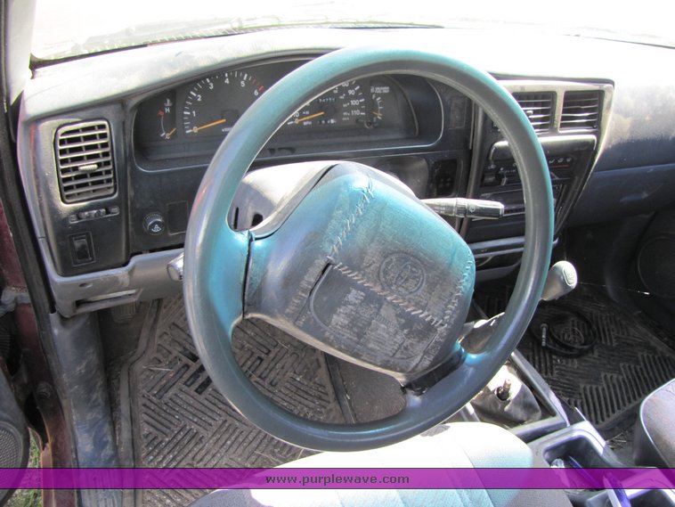 image for item 3283 1996 Toyota Tacoma pickup