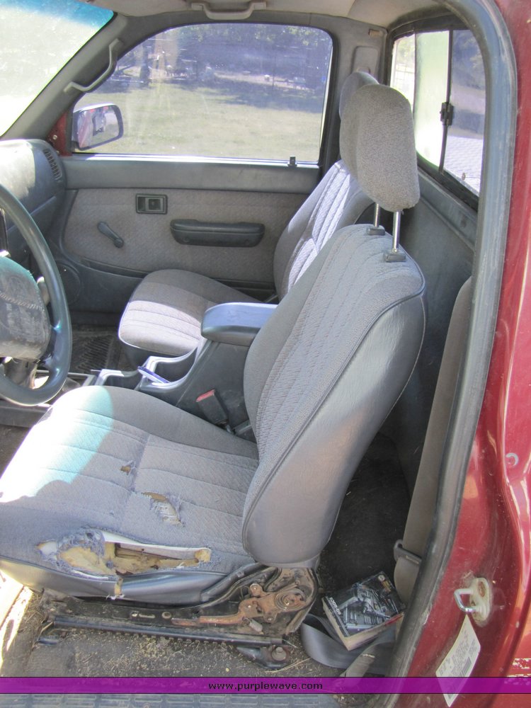 image for item 3283 1996 Toyota Tacoma pickup