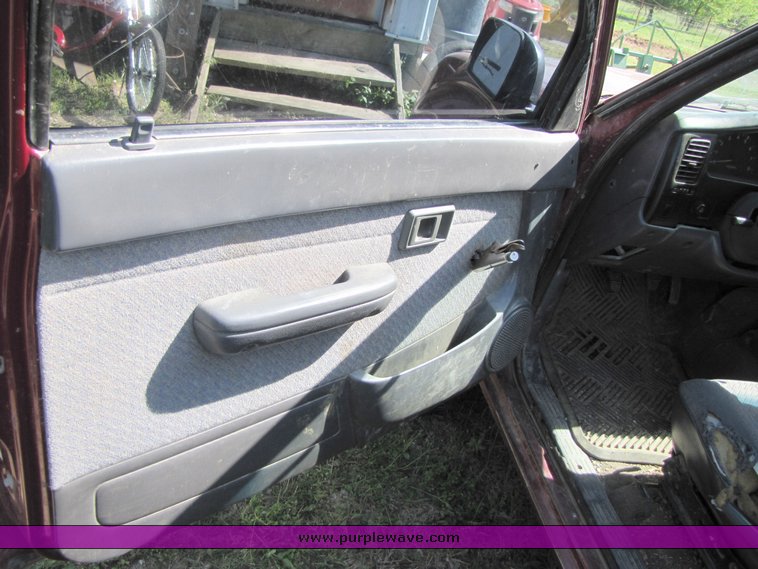 image for item 3283 1996 Toyota Tacoma pickup