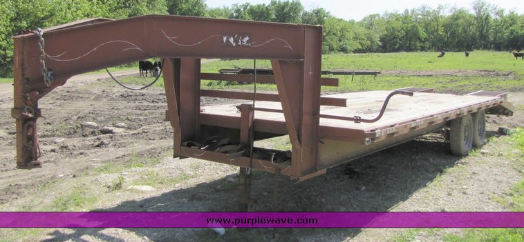 image for item 3285 2001 Starlite gooseneck flat bed trailer