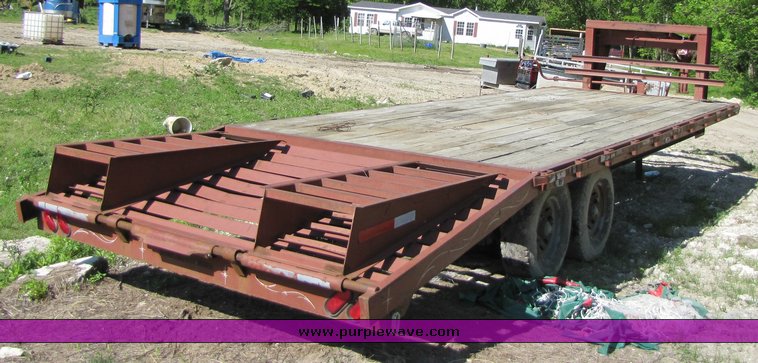 image for item 3285 2001 Starlite gooseneck flat bed trailer