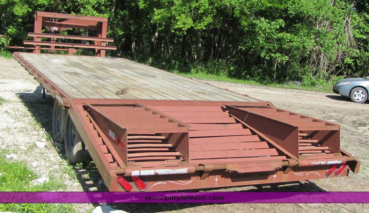 image for item 3285 2001 Starlite gooseneck flat bed trailer