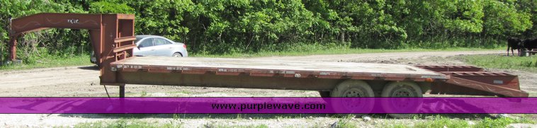 image for item 3285 2001 Starlite gooseneck flat bed trailer