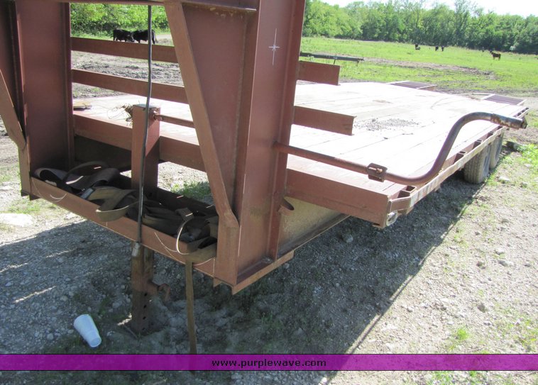 image for item 3285 2001 Starlite gooseneck flat bed trailer