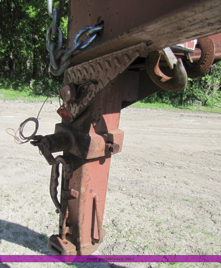 image for item 3285 2001 Starlite gooseneck flat bed trailer