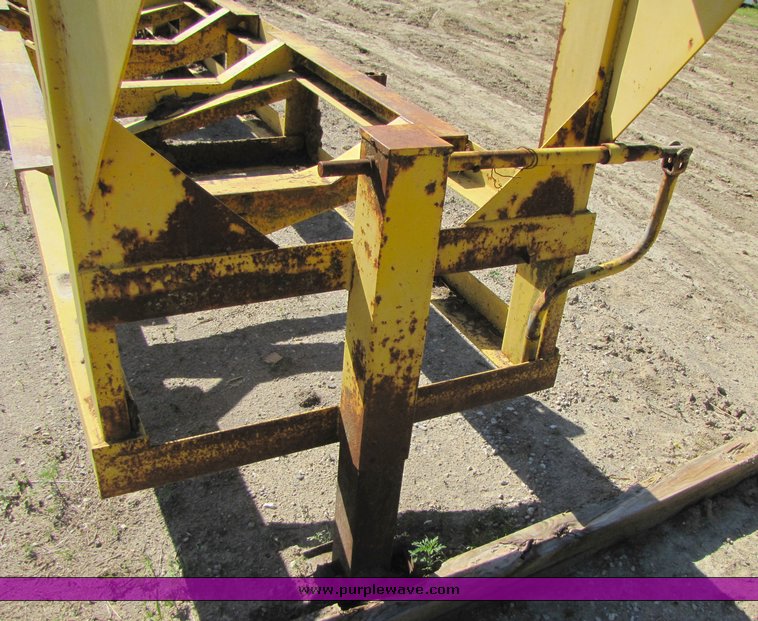 image for item 3286 HayVan inline hay trailer