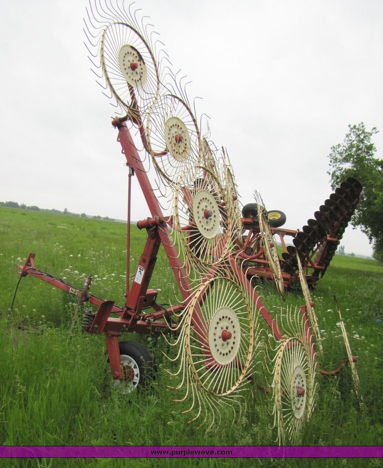 image for item 3291 H&S 10 wheel V-rake