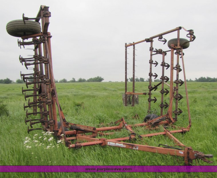 image for item 3293 Allis Chalmer 1300 28' field cultivator