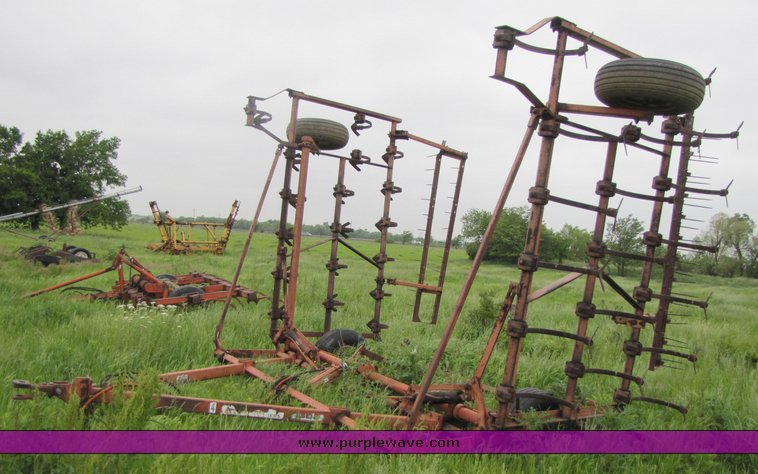 image for item 3293 Allis Chalmer 1300 28' field cultivator