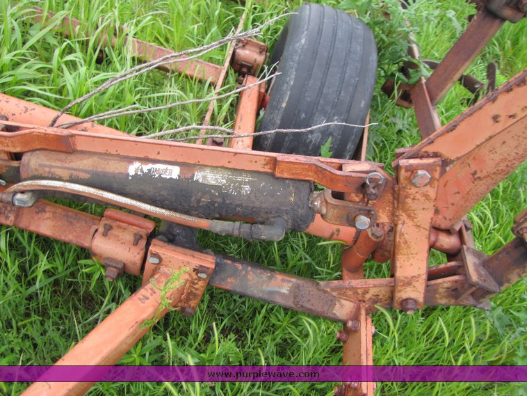 image for item 3293 Allis Chalmer 1300 28' field cultivator