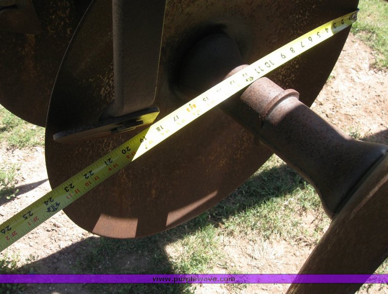 image for item 6312 Case MRX 690 seven-shank disc ripper