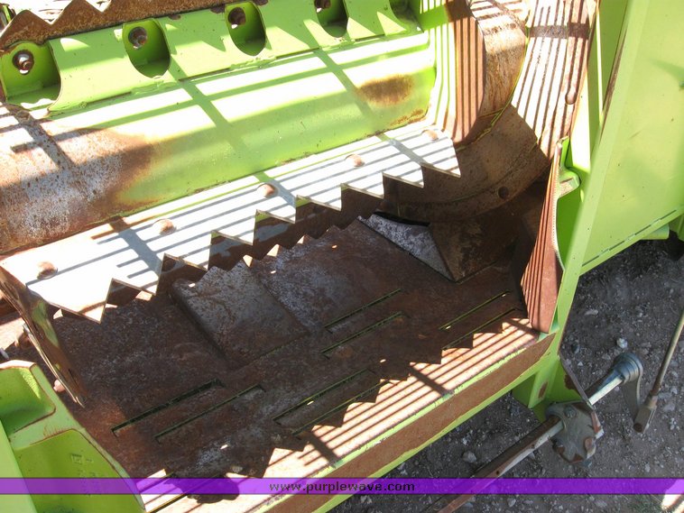 image for item 6315 2007 Claas RU-600 eight-row forage head