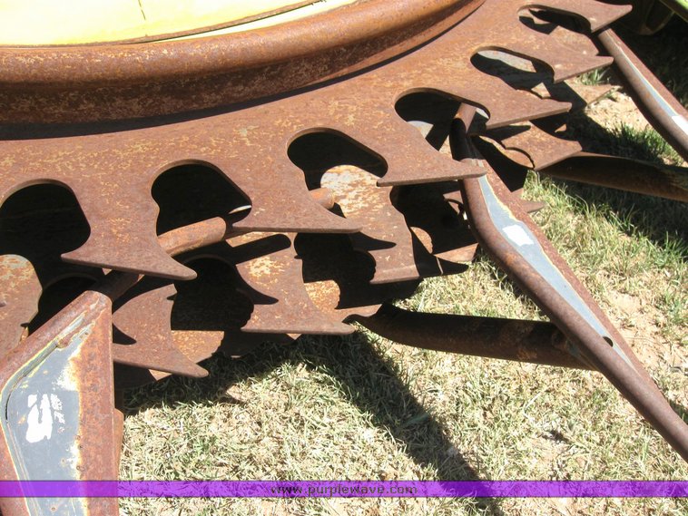 image for item 6315 2007 Claas RU-600 eight-row forage head