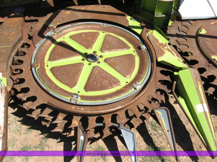 image for item 6315 2007 Claas RU-600 eight-row forage head