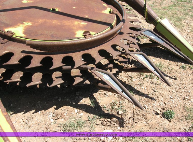 image for item 6315 2007 Claas RU-600 eight-row forage head