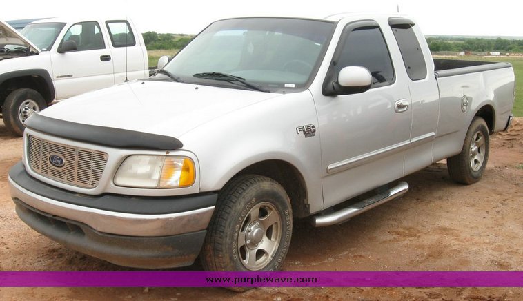 image for item 6318 2000 Ford F150 pickup truck