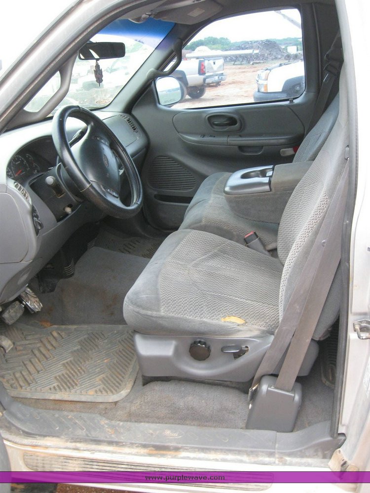 image for item 6318 2000 Ford F150 pickup truck