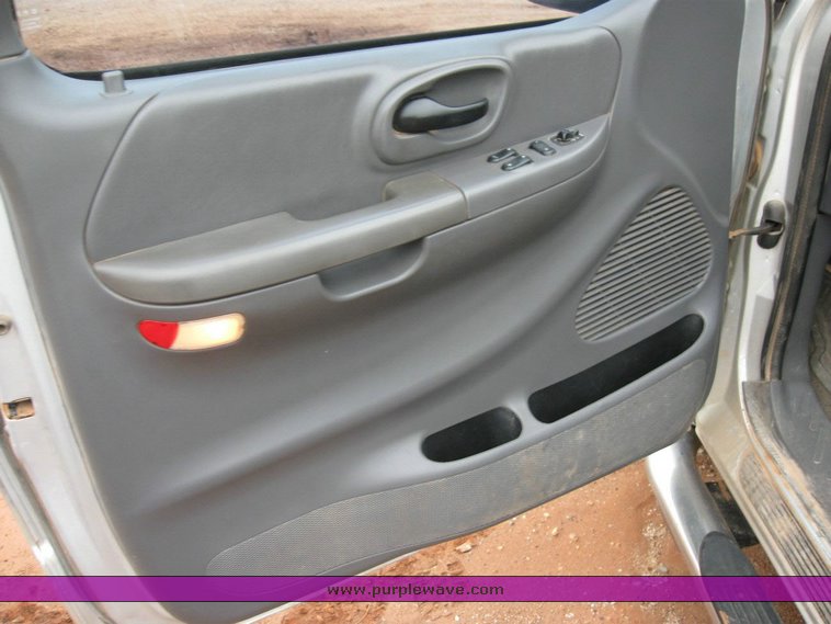 image for item 6318 2000 Ford F150 pickup truck