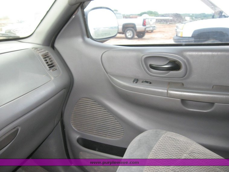 image for item 6318 2000 Ford F150 pickup truck