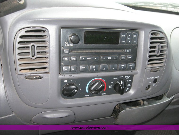 image for item 6318 2000 Ford F150 pickup truck