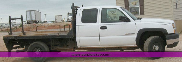 image for item 6319 2006 Chevrolet C2500HD Silverado pickup truck