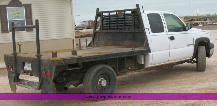 image for item 6319 2006 Chevrolet C2500HD Silverado pickup truck