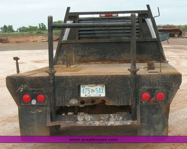 image for item 6319 2006 Chevrolet C2500HD Silverado pickup truck