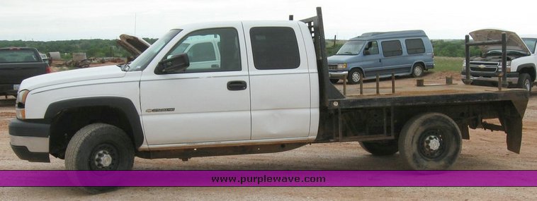 image for item 6319 2006 Chevrolet C2500HD Silverado pickup truck