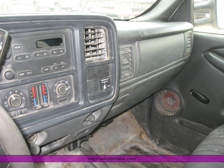 image for item 6319 2006 Chevrolet C2500HD Silverado pickup truck