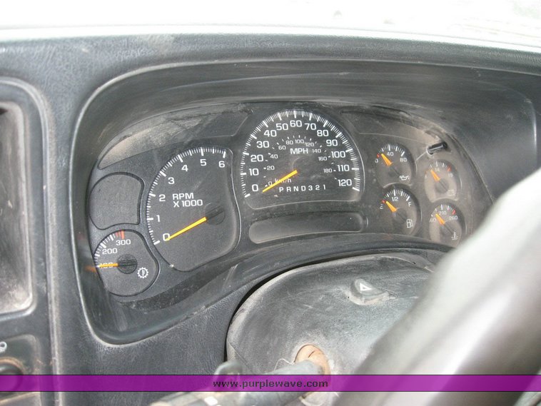 image for item 6319 2006 Chevrolet C2500HD Silverado pickup truck