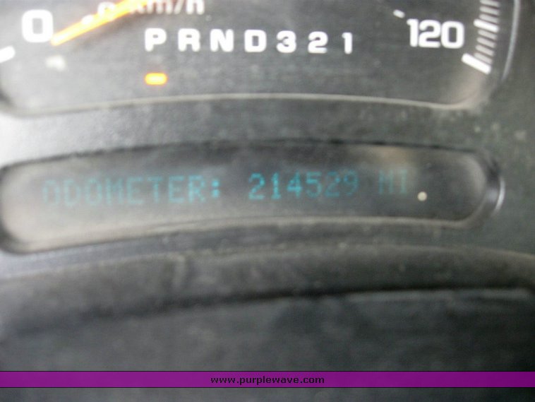 image for item 6319 2006 Chevrolet C2500HD Silverado pickup truck