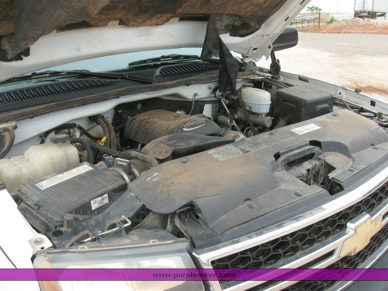 image for item 6319 2006 Chevrolet C2500HD Silverado pickup truck