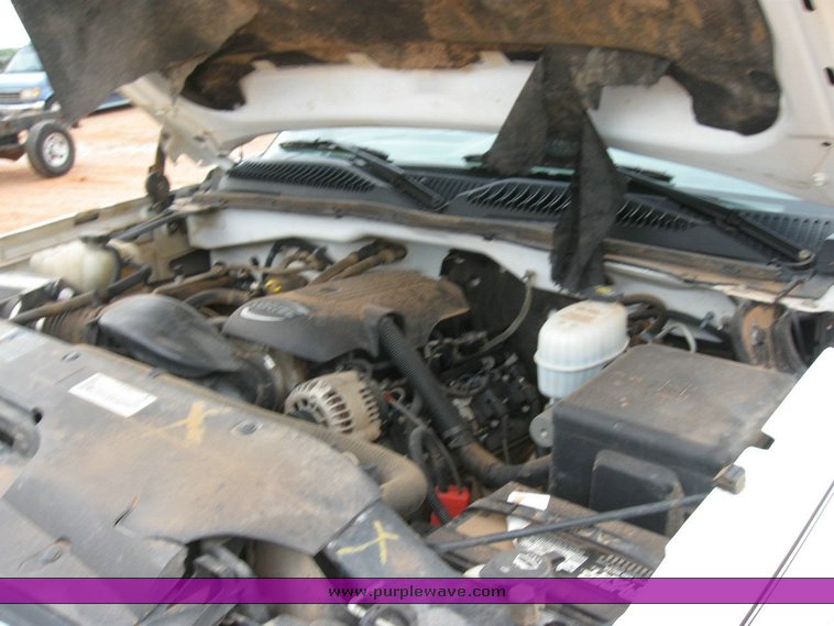 image for item 6319 2006 Chevrolet C2500HD Silverado pickup truck