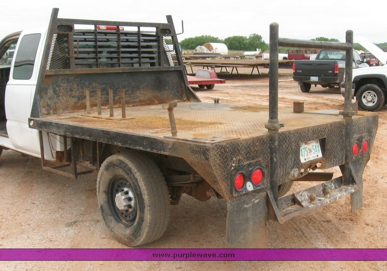 image for item 6319 2006 Chevrolet C2500HD Silverado pickup truck