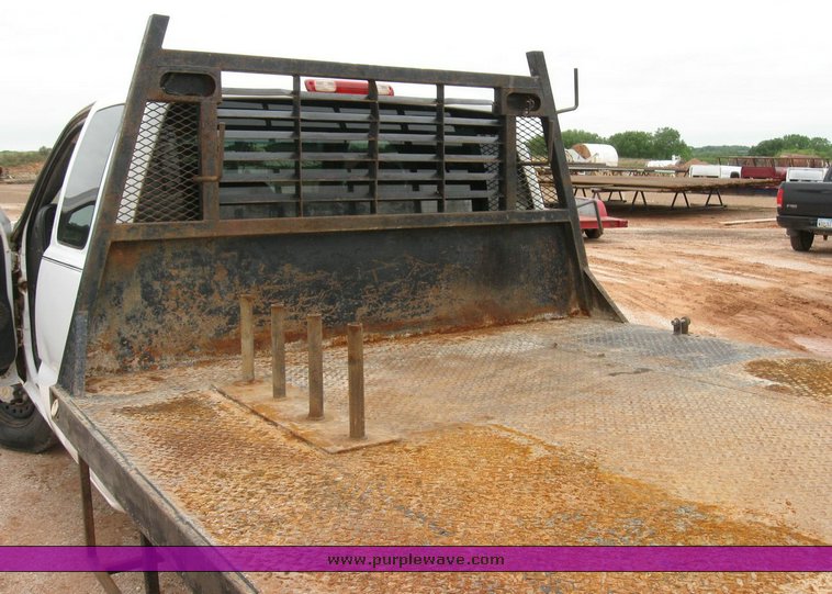 image for item 6319 2006 Chevrolet C2500HD Silverado pickup truck