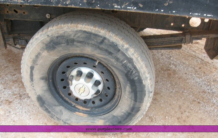 image for item 6319 2006 Chevrolet C2500HD Silverado pickup truck