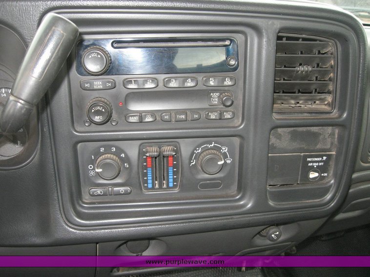 image for item 6320 2006 Chevrolet C2500HD Silverado pickup truck