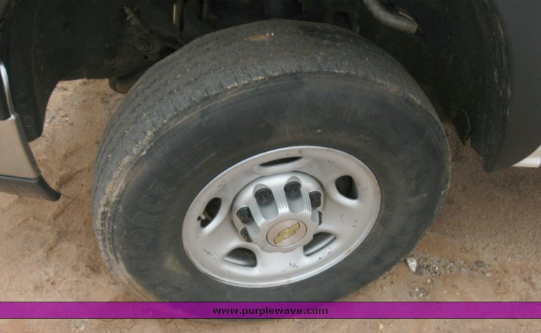 image for item 6320 2006 Chevrolet C2500HD Silverado pickup truck