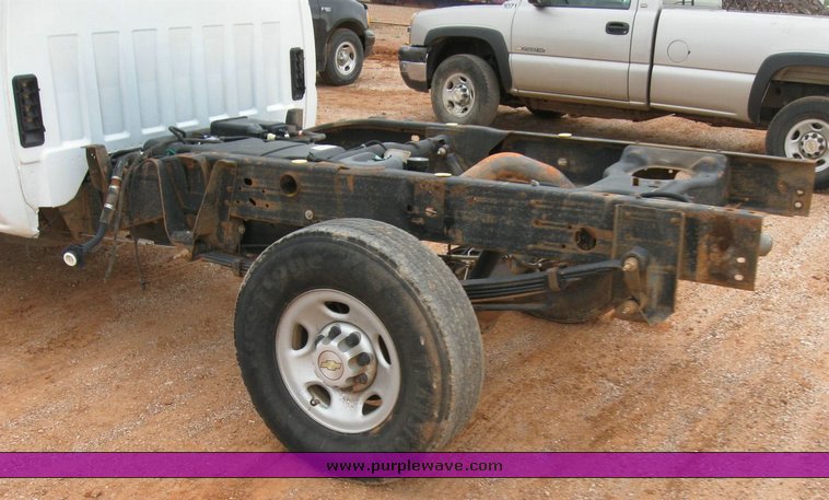 image for item 6321 2005 Chevrolet C2500HD Silverado pickup truck