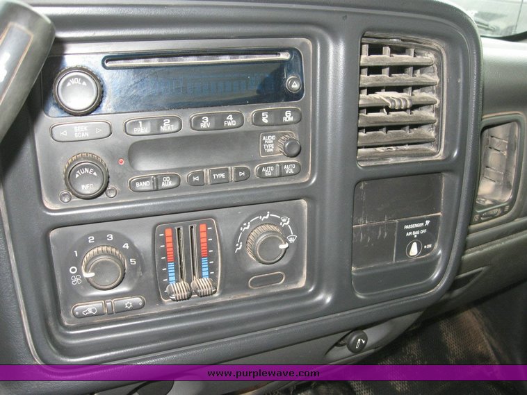 image for item 6321 2005 Chevrolet C2500HD Silverado pickup truck