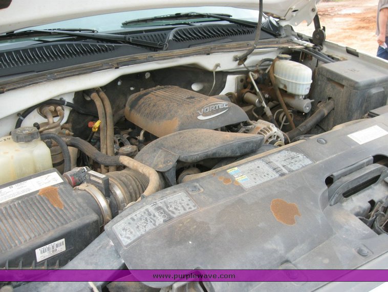 image for item 6321 2005 Chevrolet C2500HD Silverado pickup truck