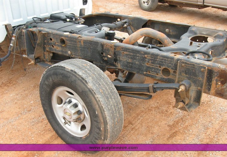 image for item 6321 2005 Chevrolet C2500HD Silverado pickup truck